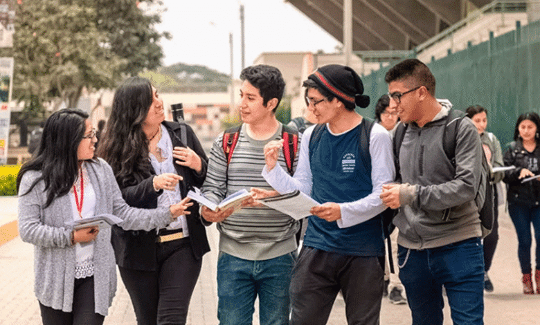 La paradoja de la ciudad universitaria: La frágil economía de la juventud foránea